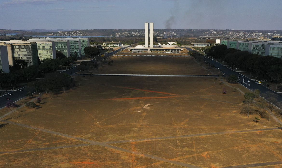 Capa Ano de 2023 terá 9 feriados nacionais e 5 pontos facultativos