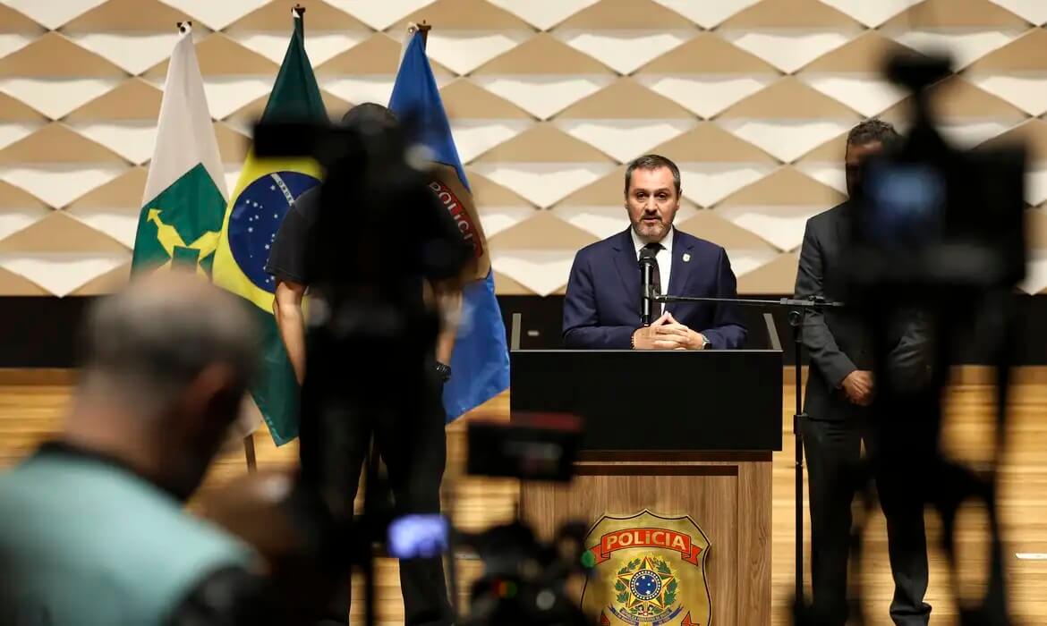 Capa Polícia Federal investiga explosões em Brasília como ato terrorista