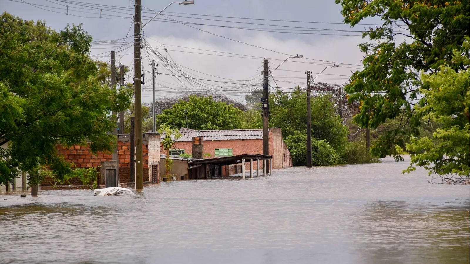 Capa Enchente do rio Uruguai tira milhares de pessoas de casa no oeste gaúcho