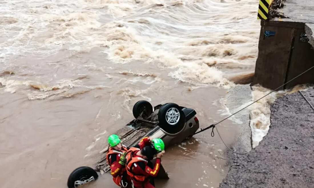 Capa Jovem é encontrado morto dentro de carro em ponte submersa no Rio Caí