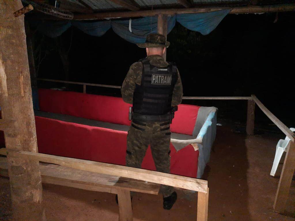 Capa  BM flagra rinha de galos no interior de Ametista do Sul