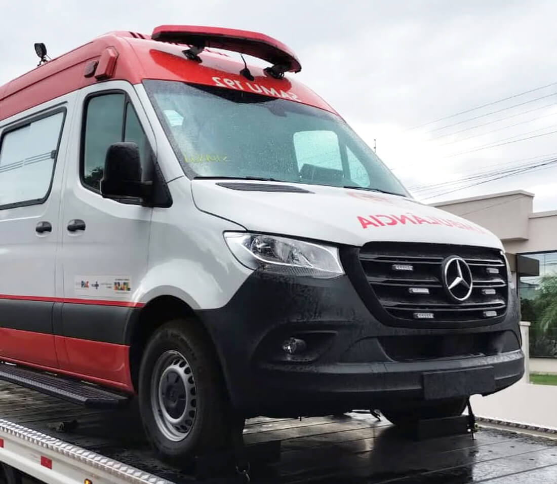 Capa Frederico Westphalen recebe nova ambulância do SAMU