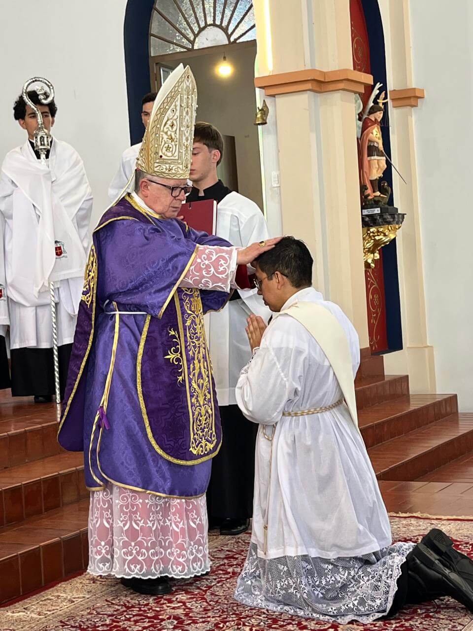 Capa Paróquia Santa Inês, de Três Passos, recebe Ordenação Sacerdotal de Cristian Andrés Alfonso Ferreira