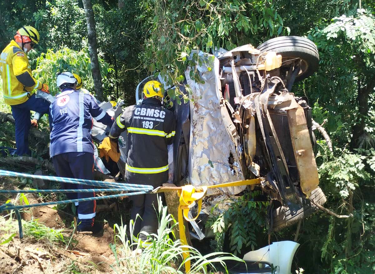 Capa Mulher de Frederico Westphalen morre após capotamento de veículo em Maravilha