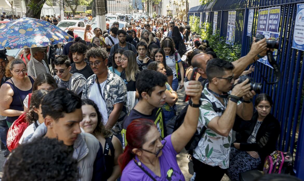 Capa Primeiro dia de provas do Enem 2023 registra 28,1% de ausências