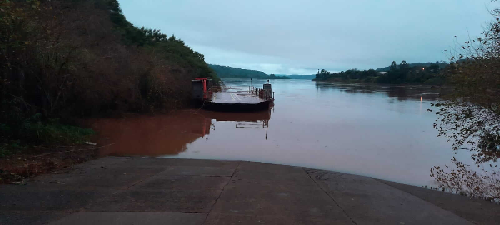Capa Travessia de balsa entre Porto Soberbo e El Soberbio segue suspensa