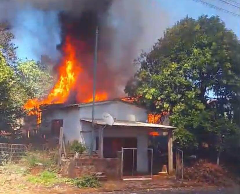 Capa Incêndio destrói casa em Dois Irmãos das Missões