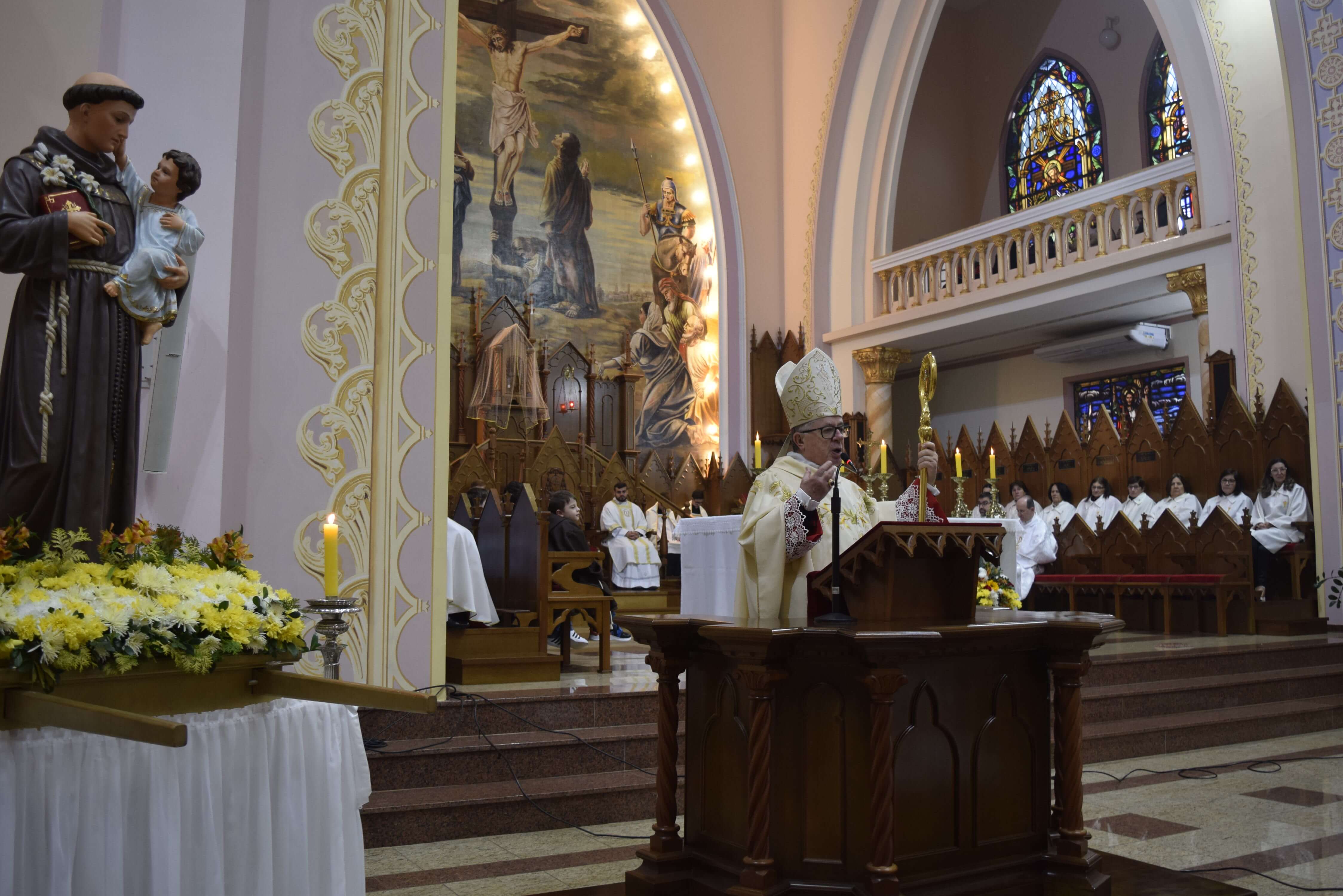 Capa Centenas de fiéis participam da Santa Missa em honra a Santo Antônio em FW