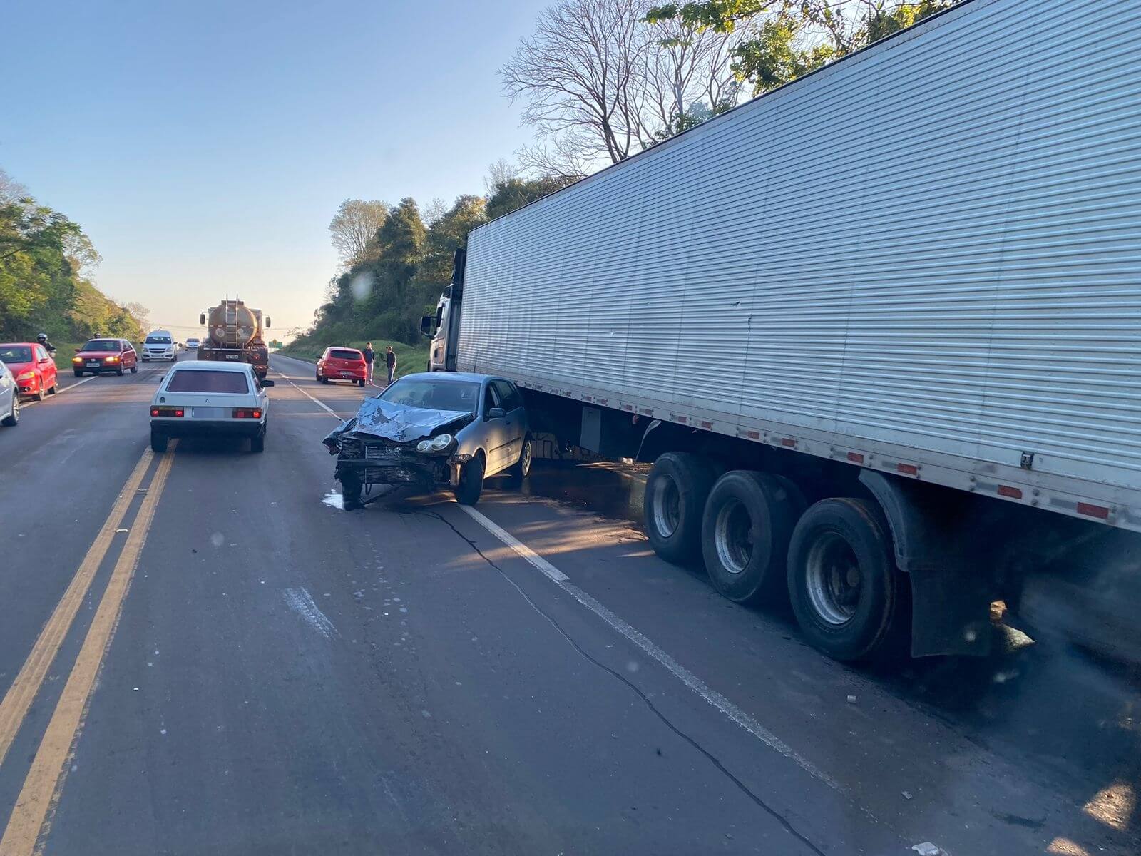 Capa Acidente entre caminhão e dois veículos na BR-386 deixa trânsito lento em FW