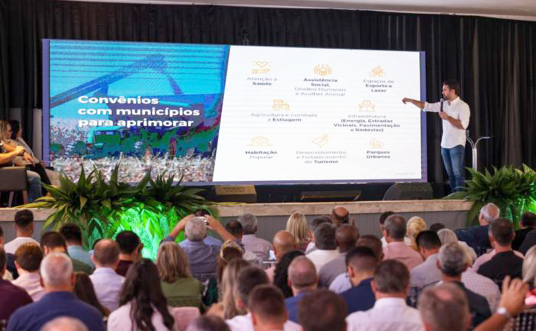 Capa Governador Eduardo Leite moderniza sistema de convênios com os municípios