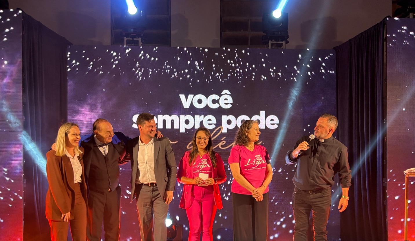 Capa Palestra-Show e Jantar com Otélio Drebes reúne mais de 600 pessoas em Seberi