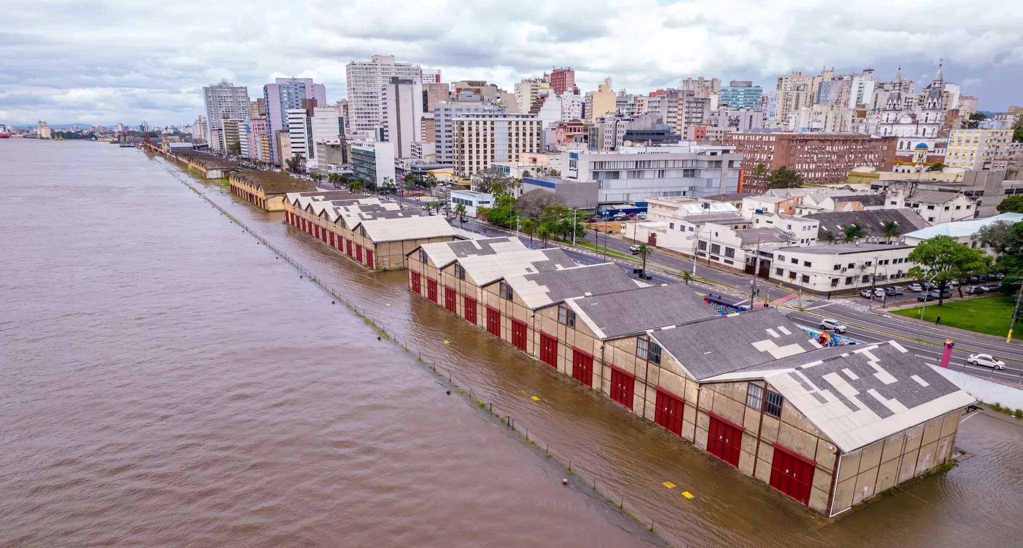 Capa Guaíba tem maior nível desde 1941 e reescreve história de Porto Alegre