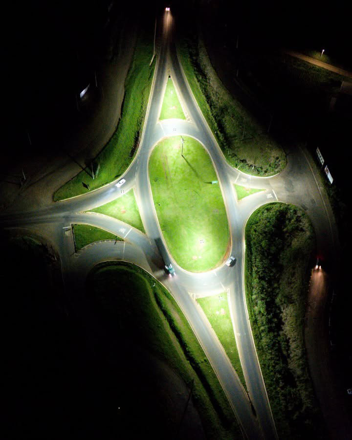 Capa Iluminação é instalada em trevo de acesso no município de Pinhalzinho na BR-282
