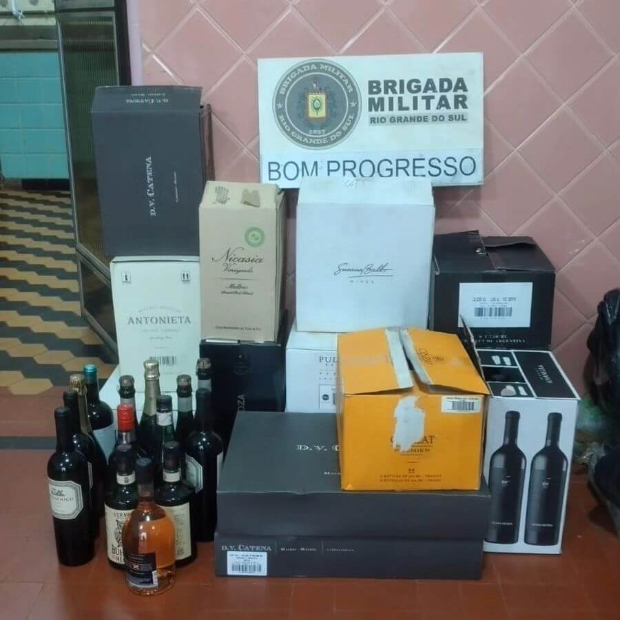 Capa Tiradentes do Sul: BM apreende bebidas alcoólicas de origem estrangeira