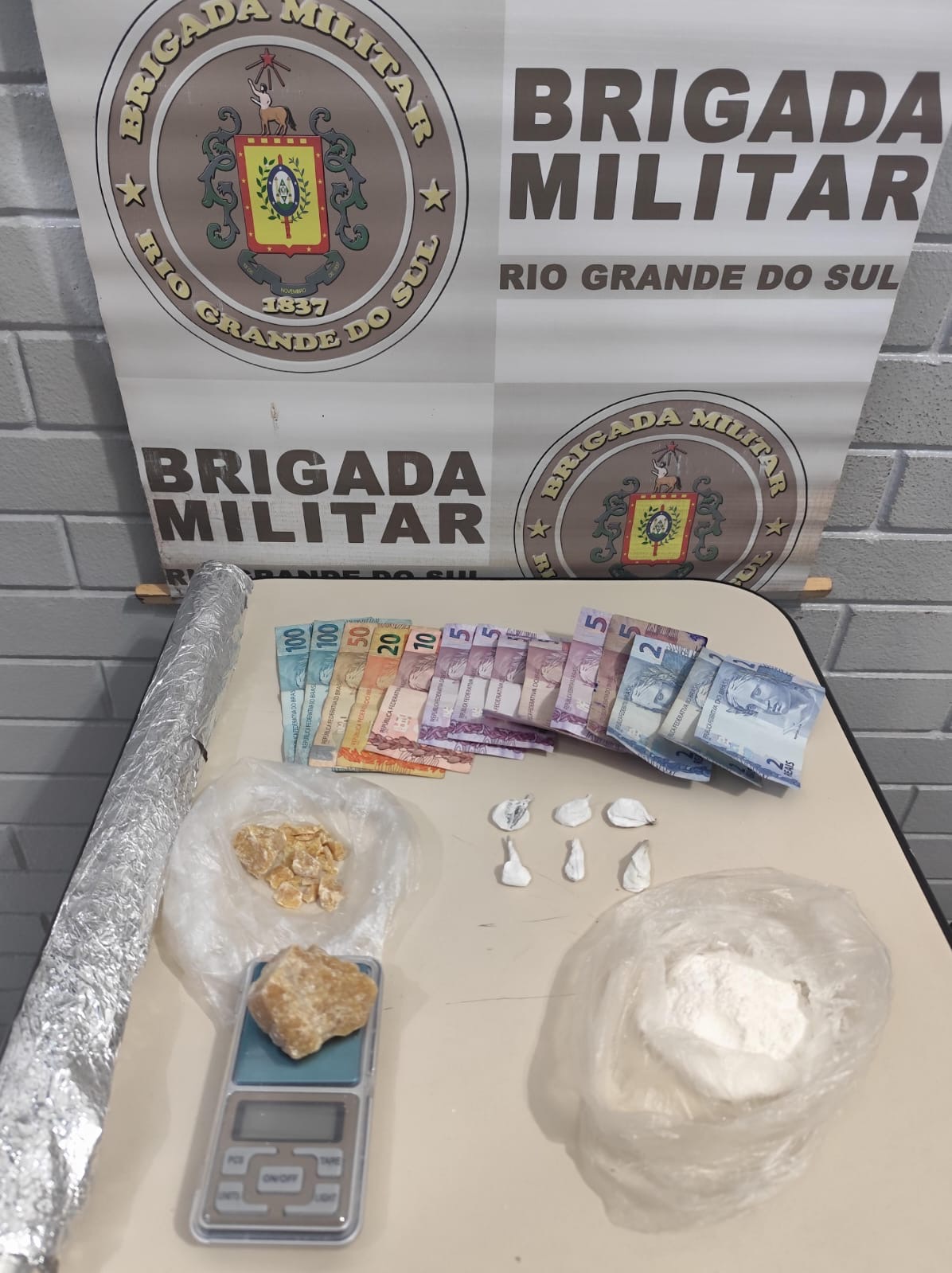 Capa Brigada Militar apreende menor por tráfico de drogas em Três Passos