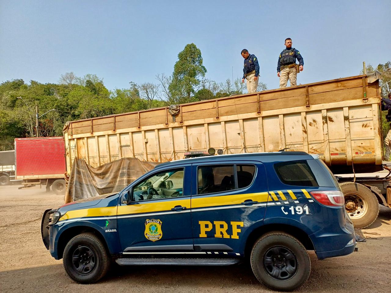 Capa PRF apreende cinco toneladas de maconha em Iraí