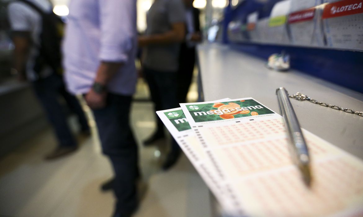 Capa Mega-Sena sorteia hoje prêmio acumulado em R$ 53 milhões