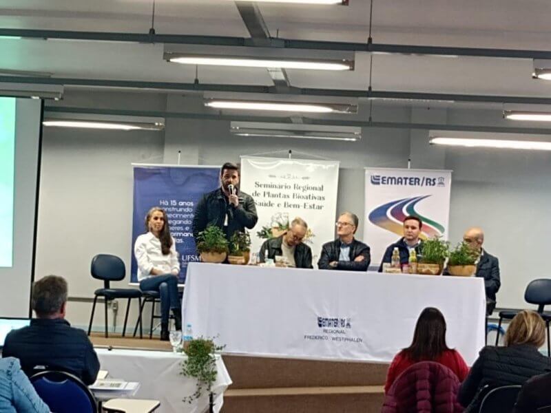 Capa URI/FW marca presença no I Seminário Regional de Plantas Bioativas