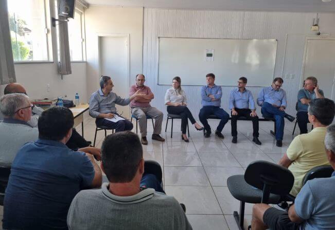 Capa Prefeito de Rodeio Bonito participa de encontro para viabilizar ligação asfáltica entre municípios