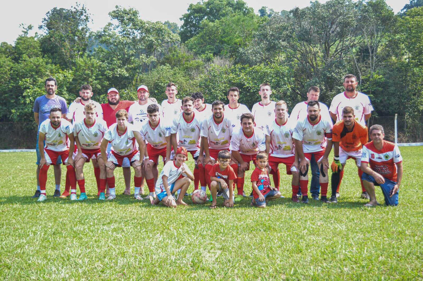Capa Administração de Palmitinho apoia equipes em competições regionais e estaduais