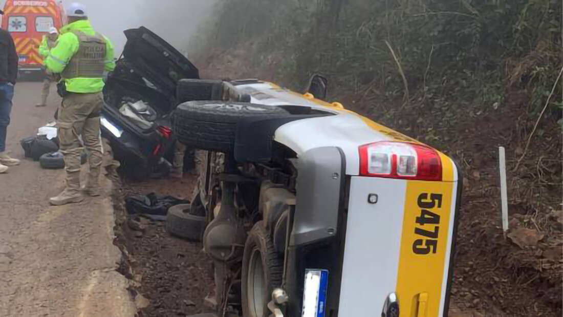 Capa Viatura da Polícia Rodoviária tomba durante perseguição no Oeste catarinense