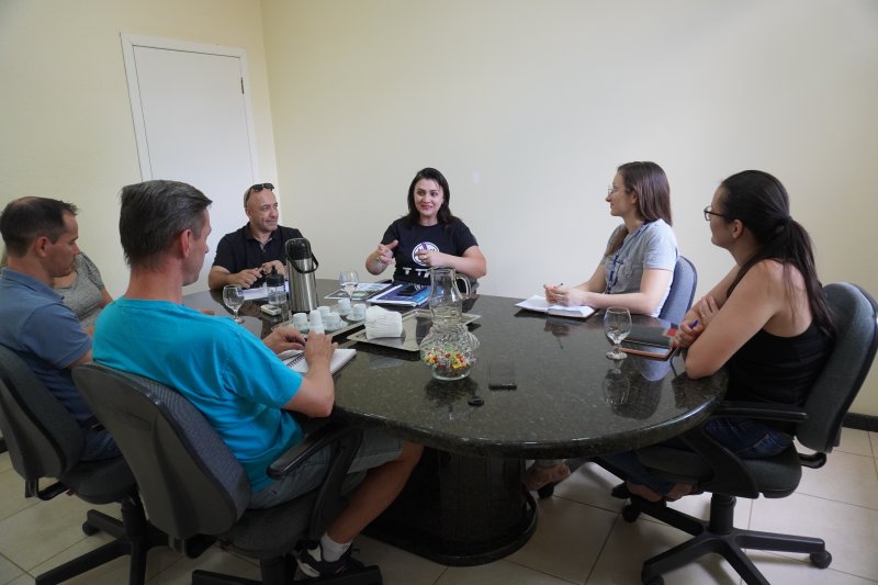 Capa URI/FW realiza reunião de organização de rústica de volta às aulas
