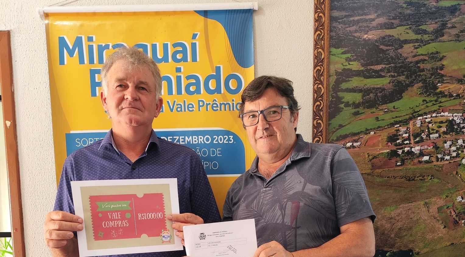 Capa Miraguaí: administração entrega prêmios da campanha fiscal do município
