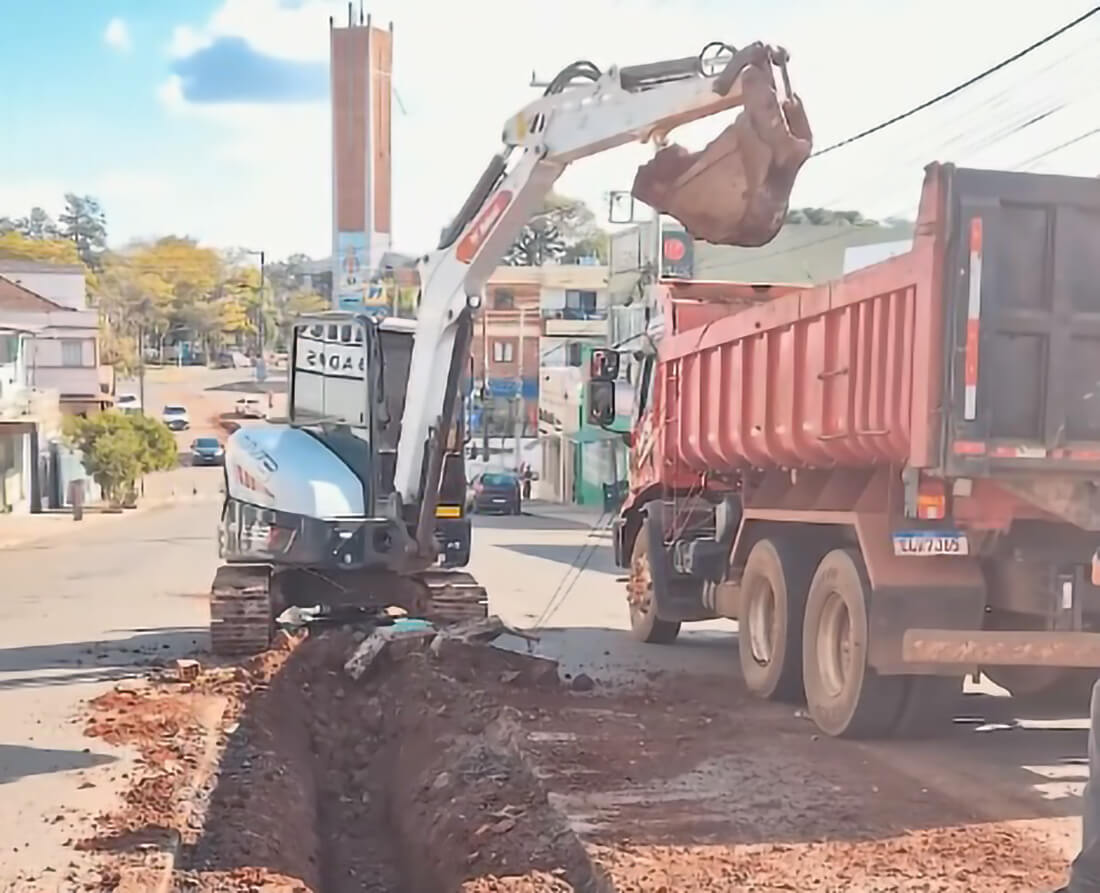 Capa Tenente Portela inicia revitalização dos canteiros das avenidas centrais