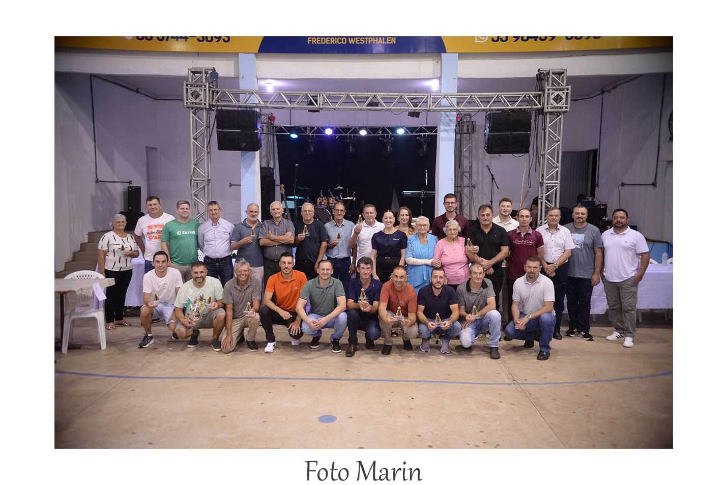 Capa Linha Pedras Brancas realiza tradicional Jantar Dançante com homenagem aos ex-presidentes da Capela