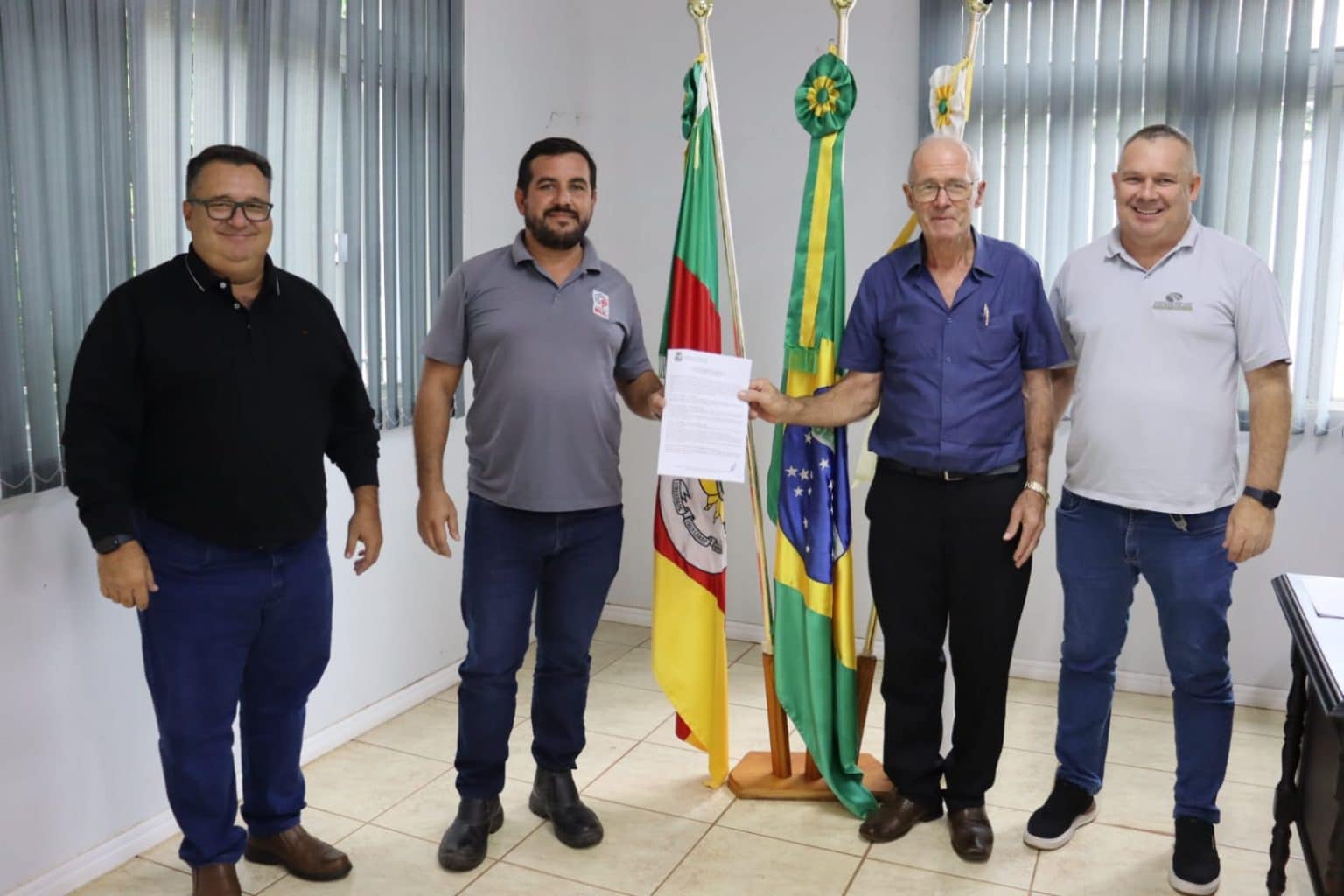 Capa Assinado o contrato e ordem de início da obra de asfaltamento entre Humaitá e Sede Nova