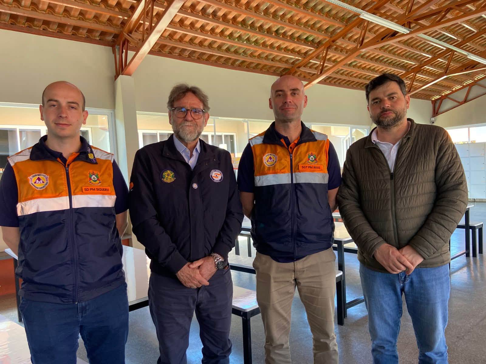 Capa Três Palmeiras reúne prefeitos regionais e secretário nacional da Defesa Civil após estragos do granizo