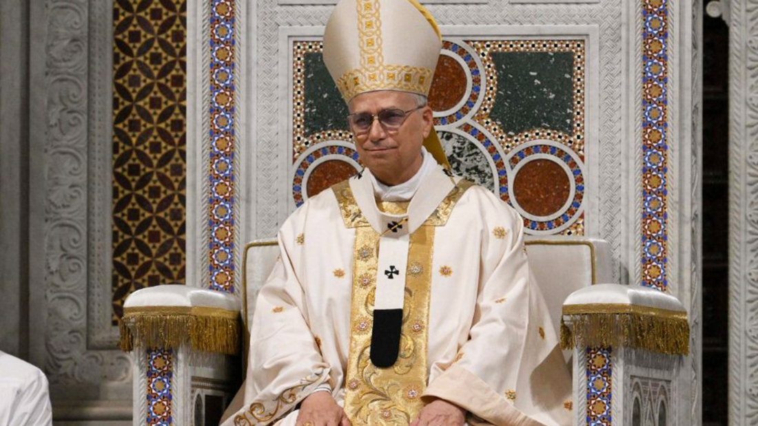 Capa Papa Leão XIV toma posse oficialmente como bispo de Roma