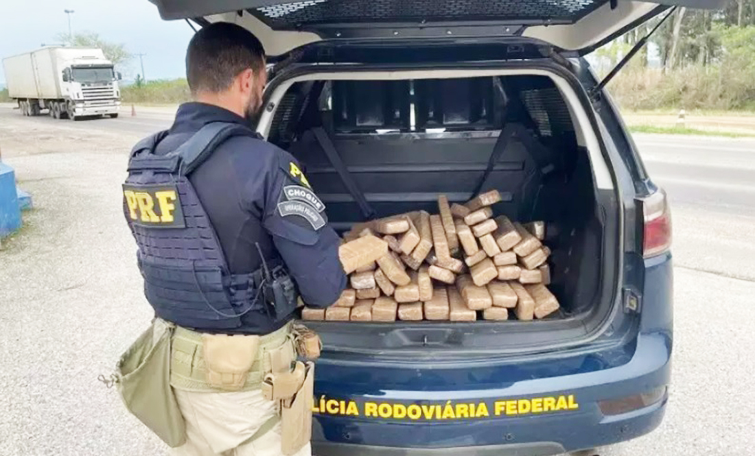 Capa Polícia prende casal que viajava com os filhos transportando 70 quilos de maconha