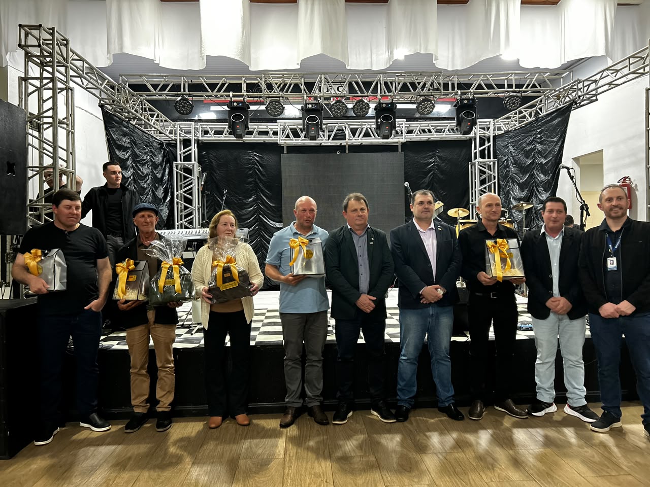Capa Planalto sedia Concurso Regional do Vinho com participação de 25 produtores
