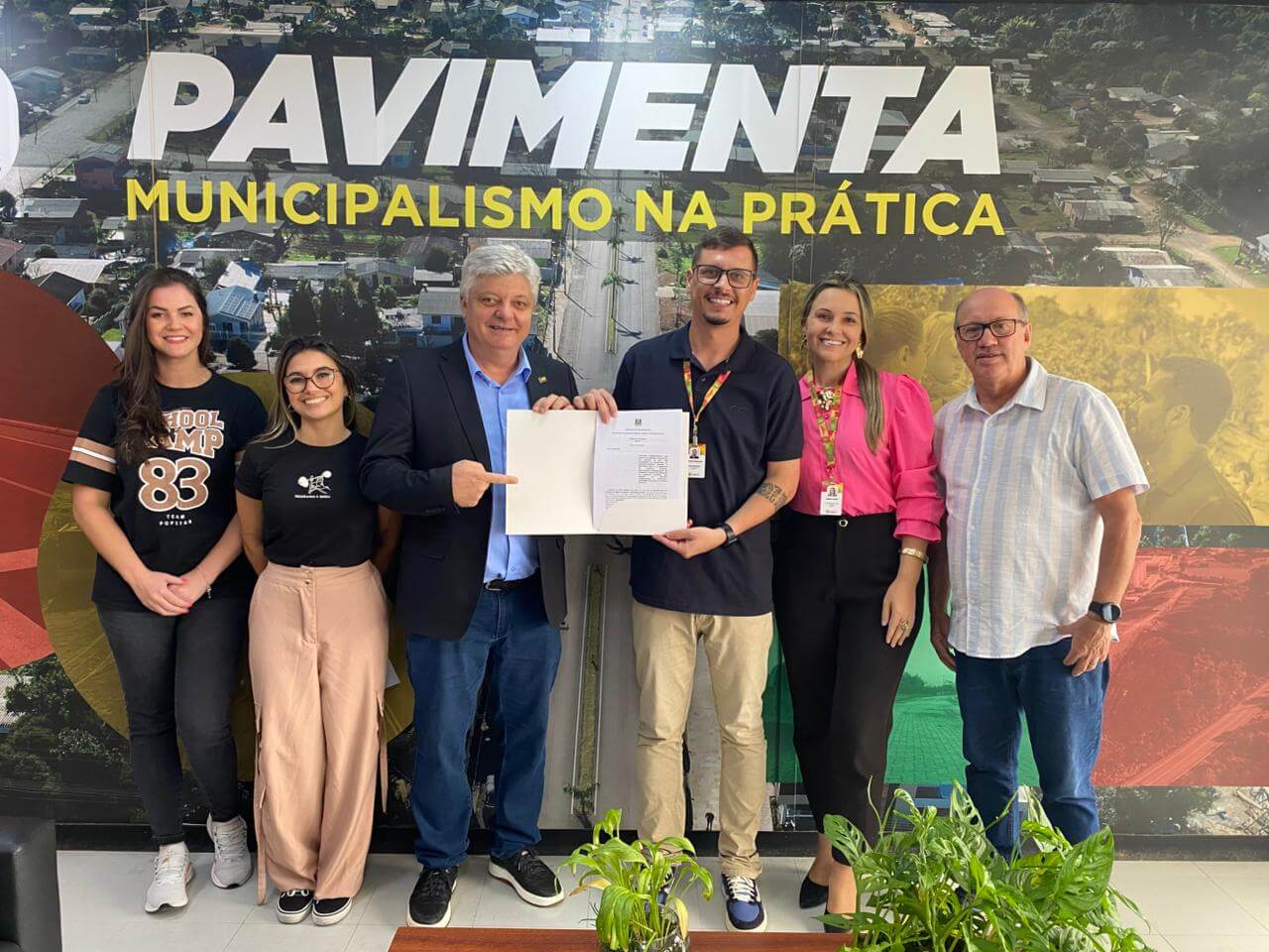 Capa Liberato Salzano firma convênio de R$ 1,2 milhão para obras de pavimentação urbana