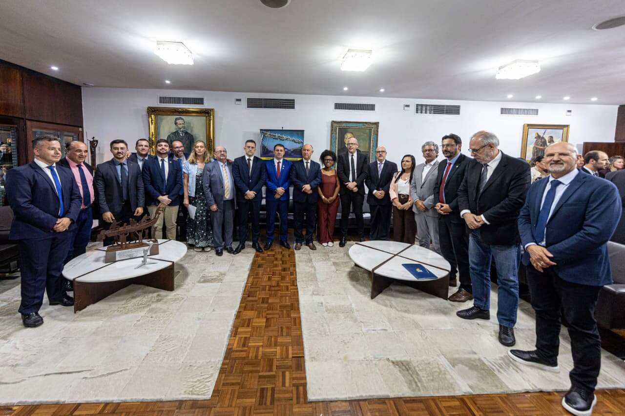 Capa CPI dos Pedágios é instalada na Assembleia Legislativa do RS