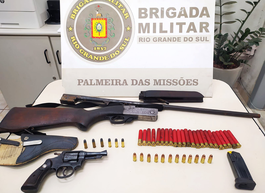 Capa Brigada Militar apreende armas e munições após disparos contra residência em Palmeira das Missões