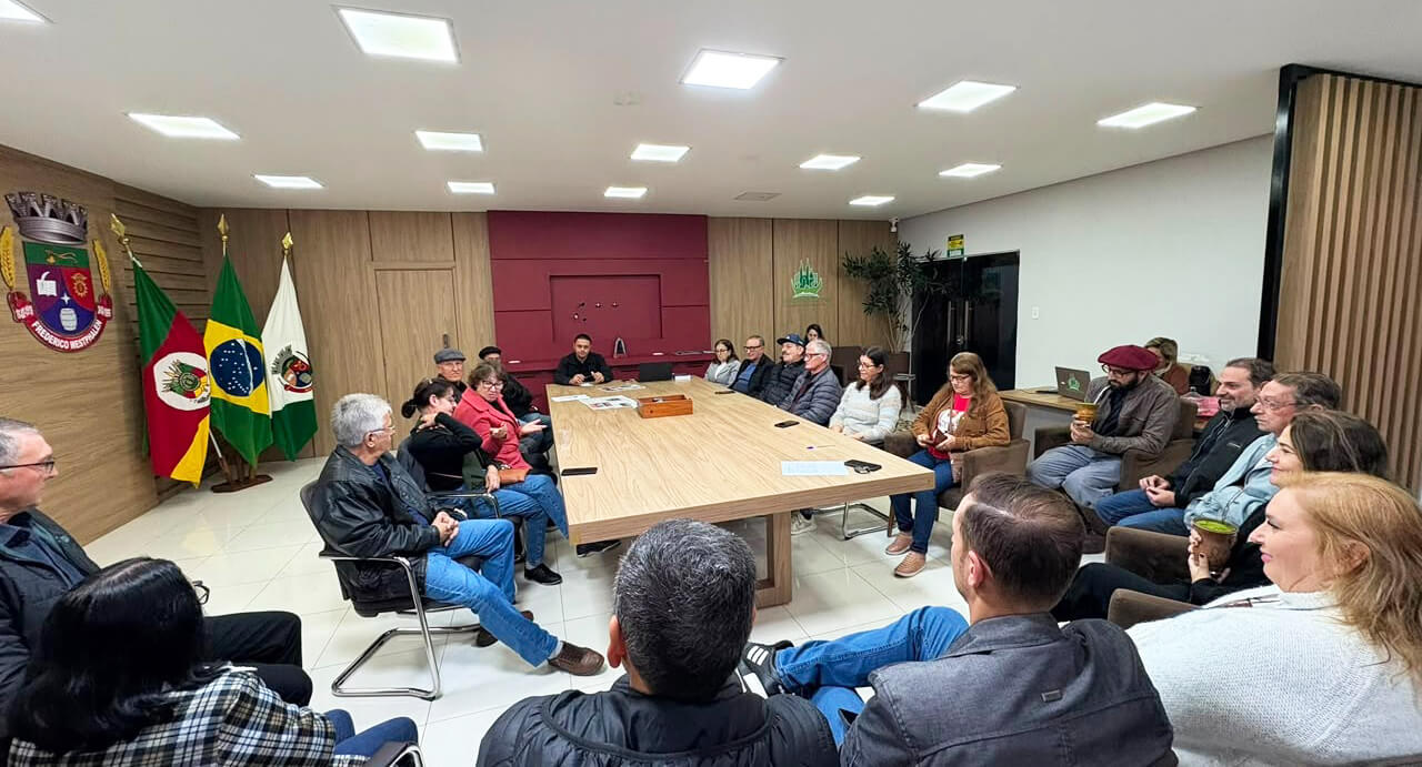 Capa Lideranças da Terceira Idade cobram melhorias no Centro de Eventos em Frederico Westphalen