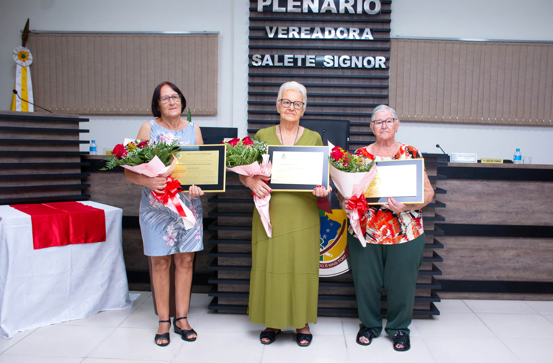 Capa Poder Legislativo de Pinhal realiza sessão solene em homenagem às mulheres