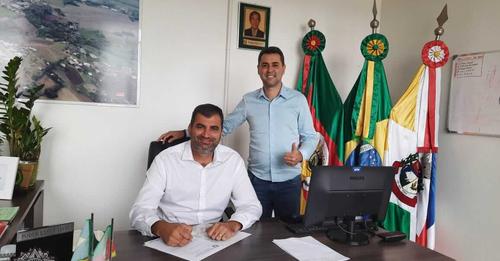 Capa Dirceu Stefanello assume como Prefeito Municipal em Exercício de Caiçara