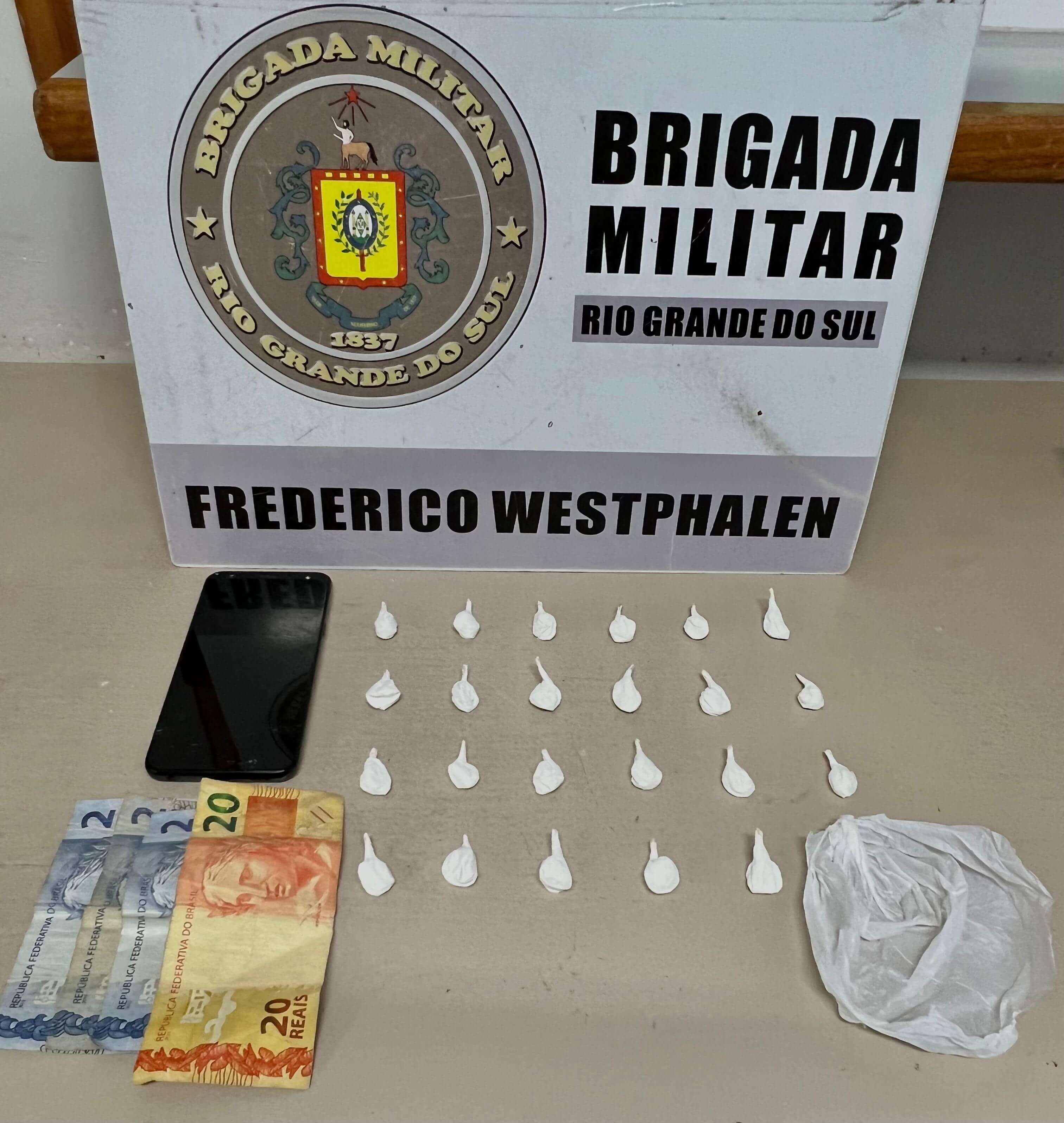 Capa Brigada Militar detém homem por tráfico em Frederico Westphalen