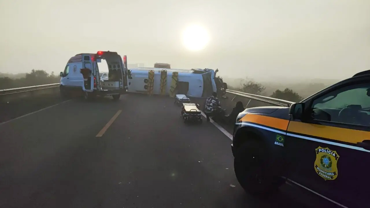 Capa Colisão frontal entre van de saúde e picape deixa 11 feridos no Norte do RS