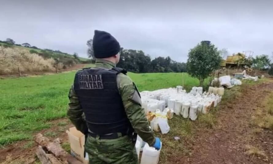 Capa Brigada Militar flagra descarte irregular de agrotóxicos em Condor