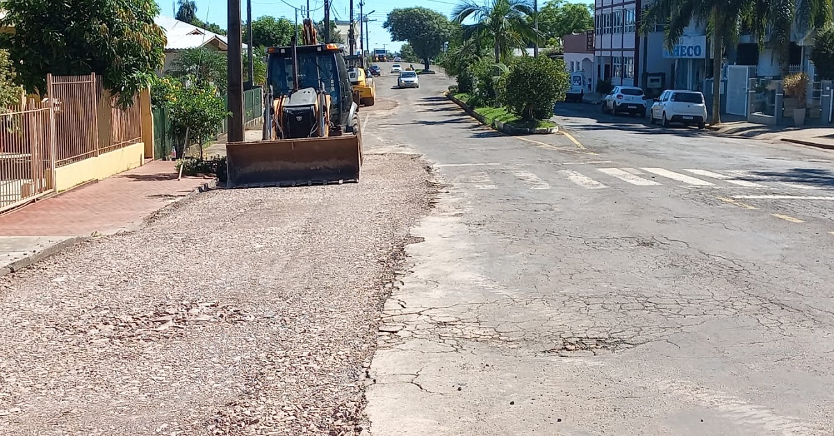 Capa Administração de Palmitinho inicia melhorias na base da Rua Santos Dumont