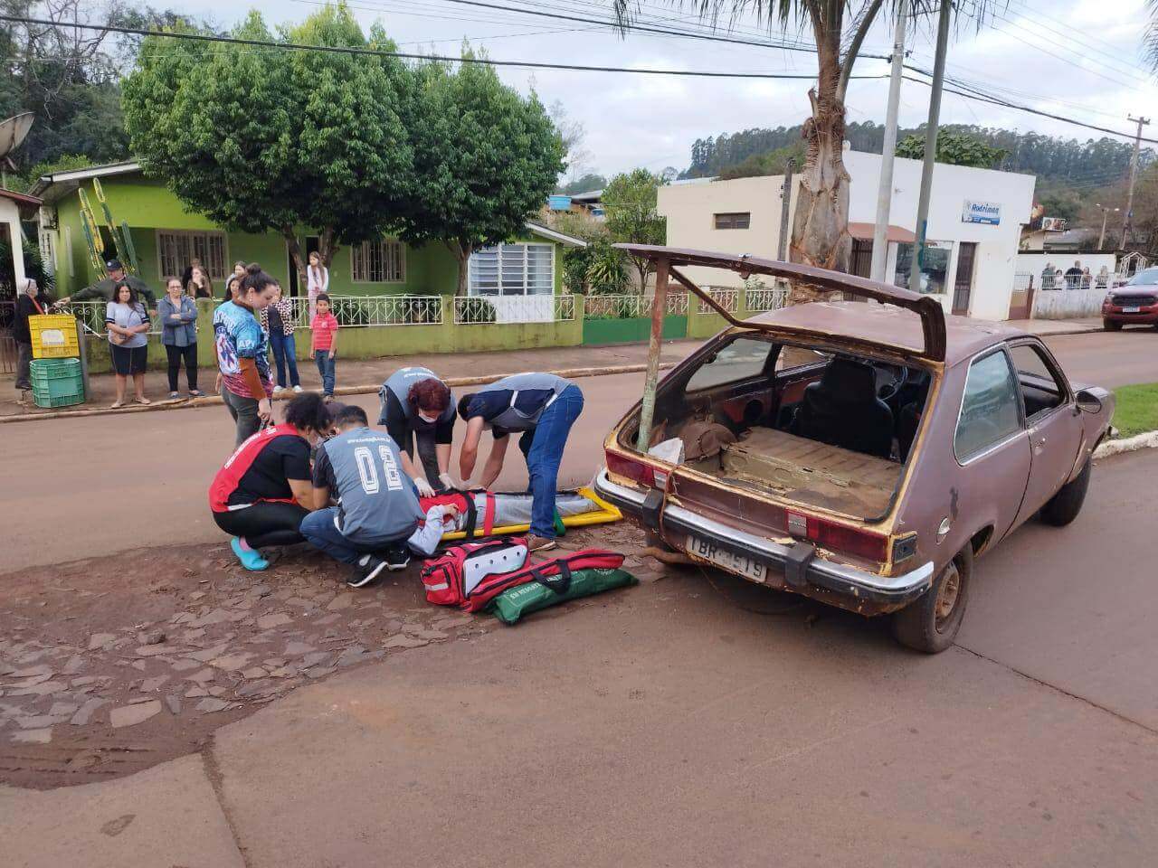 Capa Erval Seco: simulação de acidente movimenta profissionais da saúde