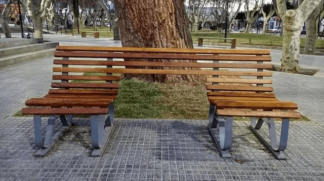 Capa Lei que proíbe arquitetura hostil é promulgada