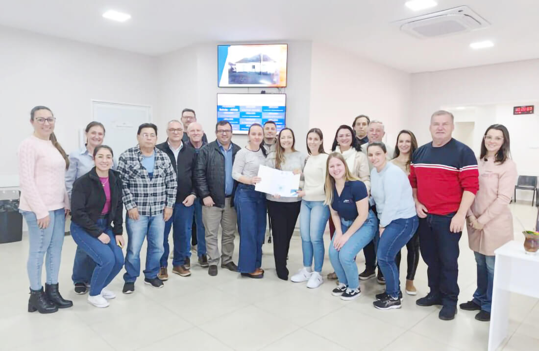 Capa URI entrega projeto de Clínica de Fisioterapia ao hospital de Rodeio Bonito