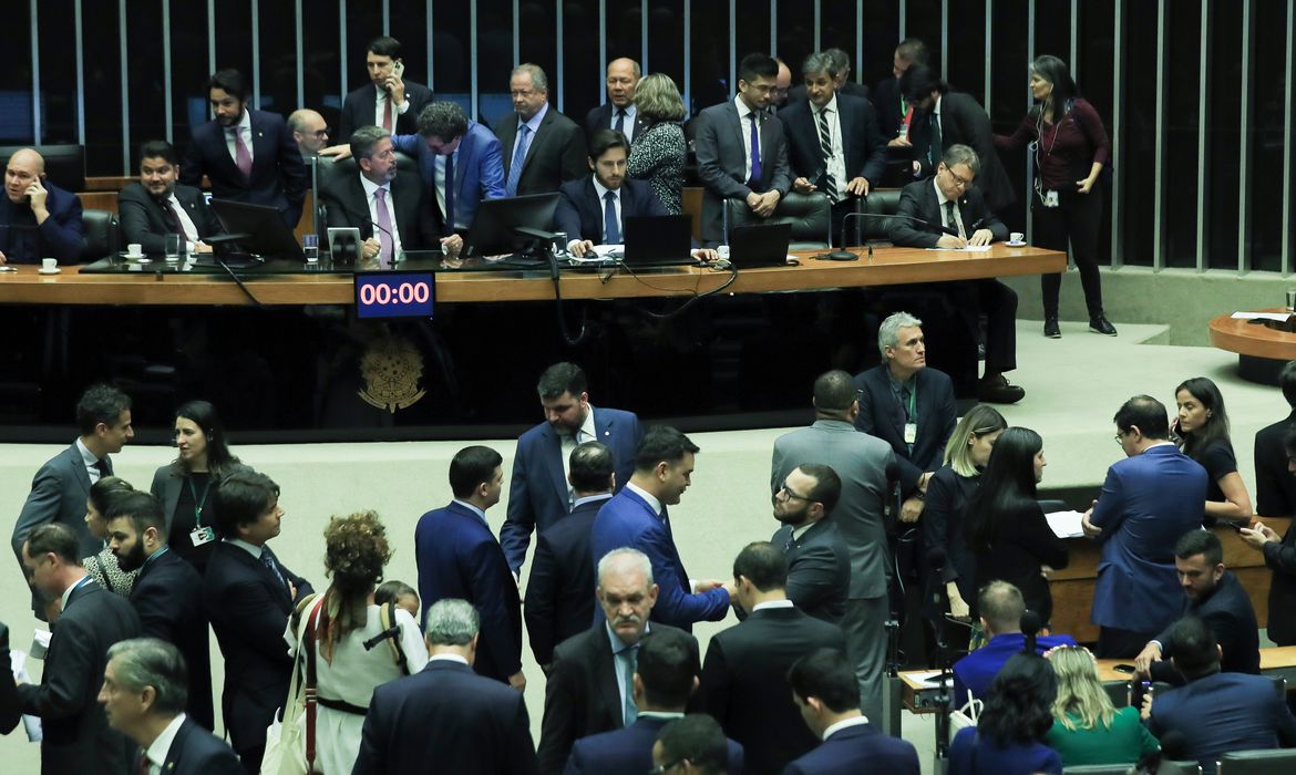 Capa Câmara aprova projeto que prorroga desoneração da folha até 2027