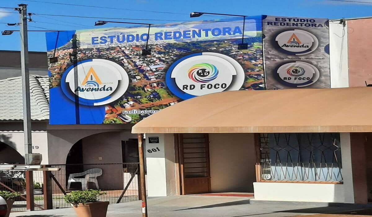 Capa Rádio Avenida FM inaugura Estúdio 2 em Redentora nesta terça-feira, 17