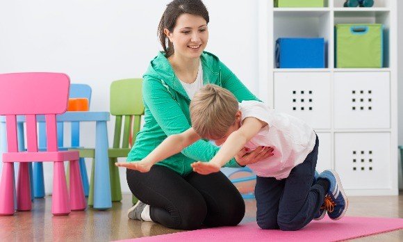 Capa Fisioterapia Infantil: previna lesões durante as atividades físicas das crianças nas férias